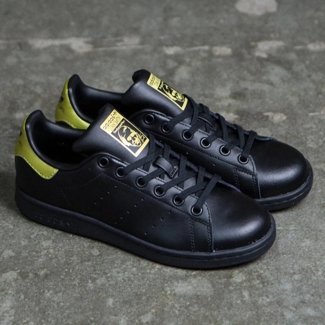 Adidas Big Kids Stan Smith (black / core black / gold metallic)