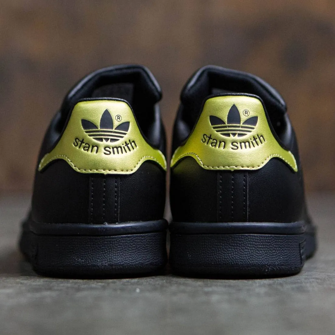 Adidas Big Kids Stan Smith (black / core black / gold metallic)