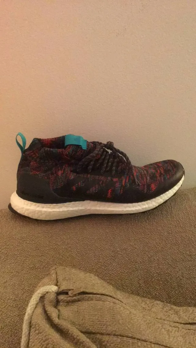 Men’s adidas ultraboost mids size 9/9.5