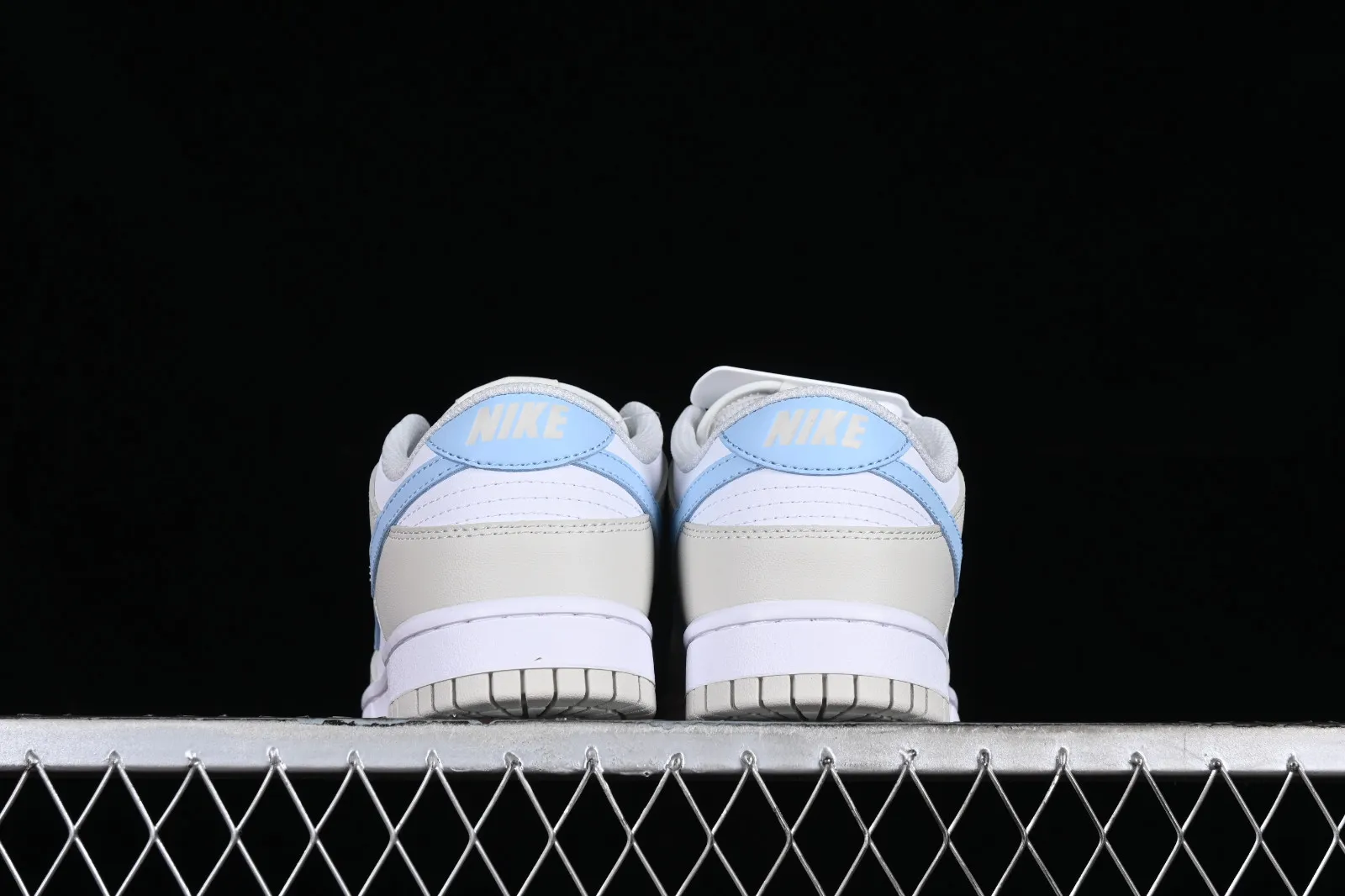 Nike SB Dunk Low Light Bone Armory Blue HF0023-100