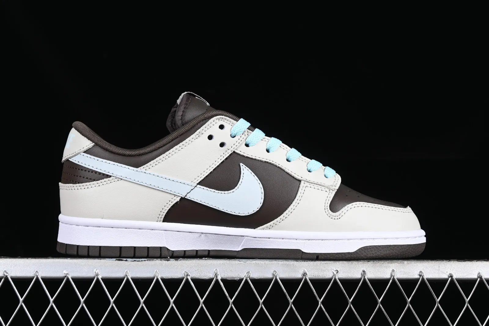 Nike SB Dunk Low Pro Clay Glacier Blue Light Bone 624044-241