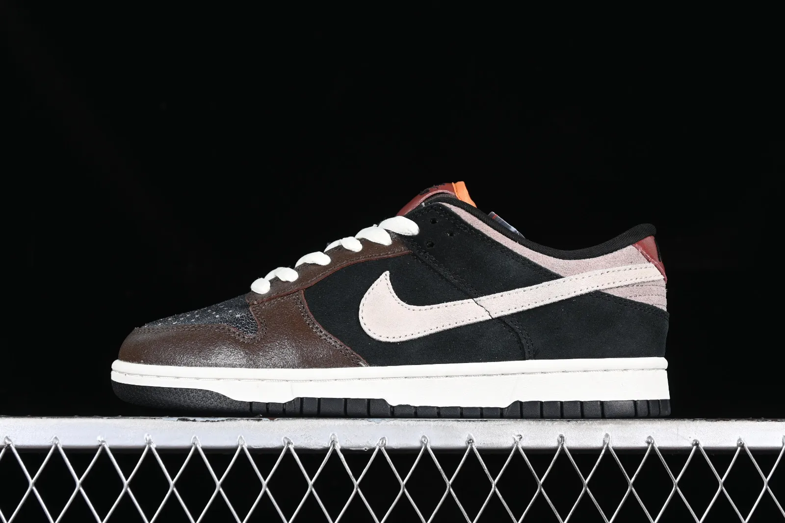 Nike SB Dunk Low Strummer Black Metallic Zinc 313170-006