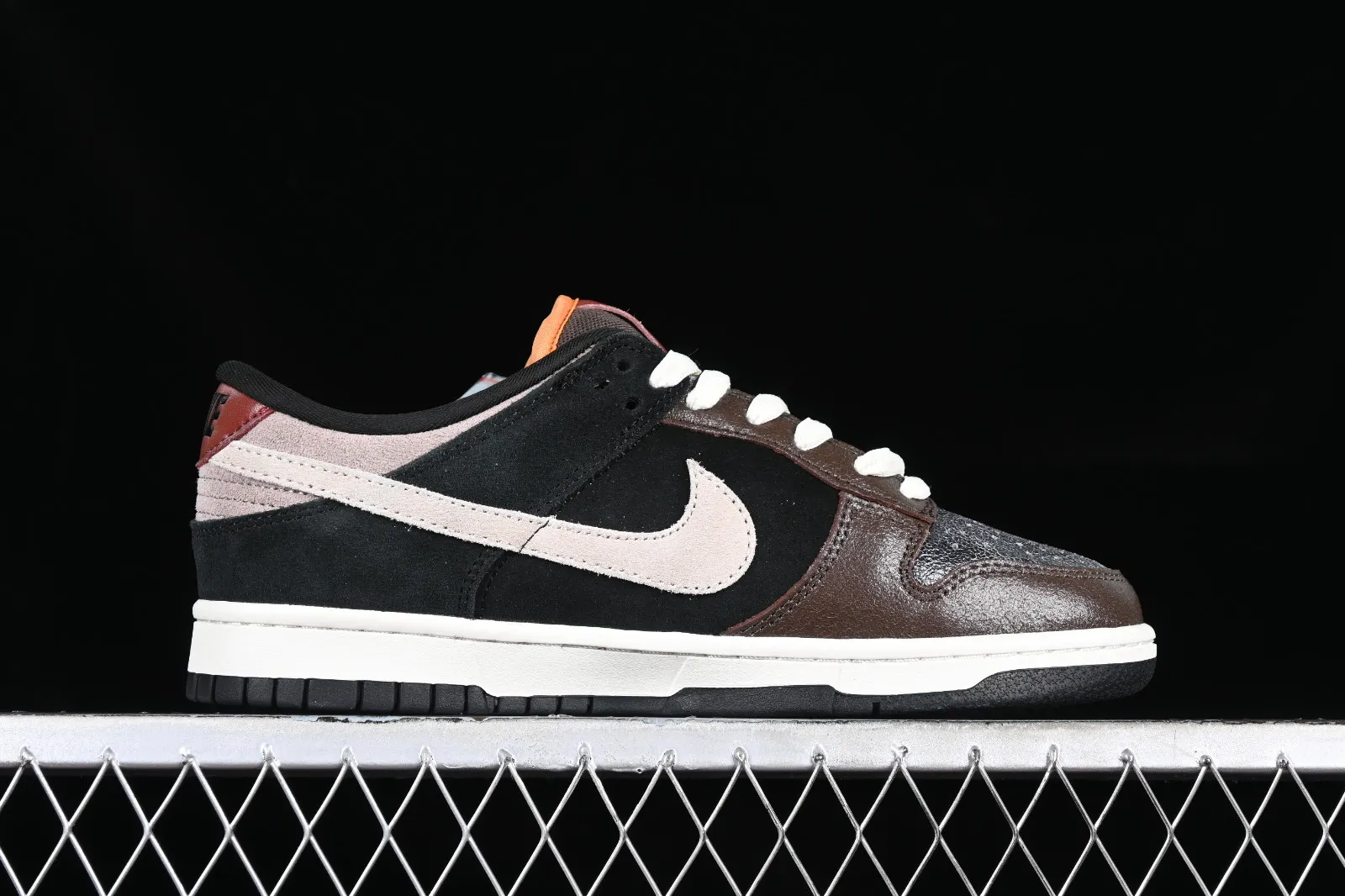 Nike SB Dunk Low Strummer Black Metallic Zinc 313170-006