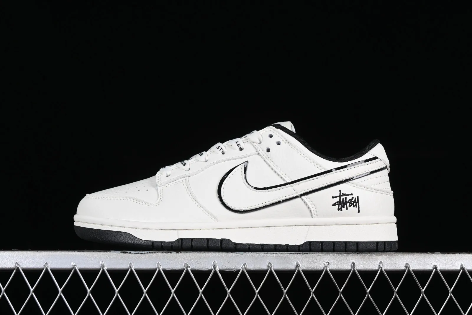 Nike SB Dunk Low Stussy White Black JH5812-910