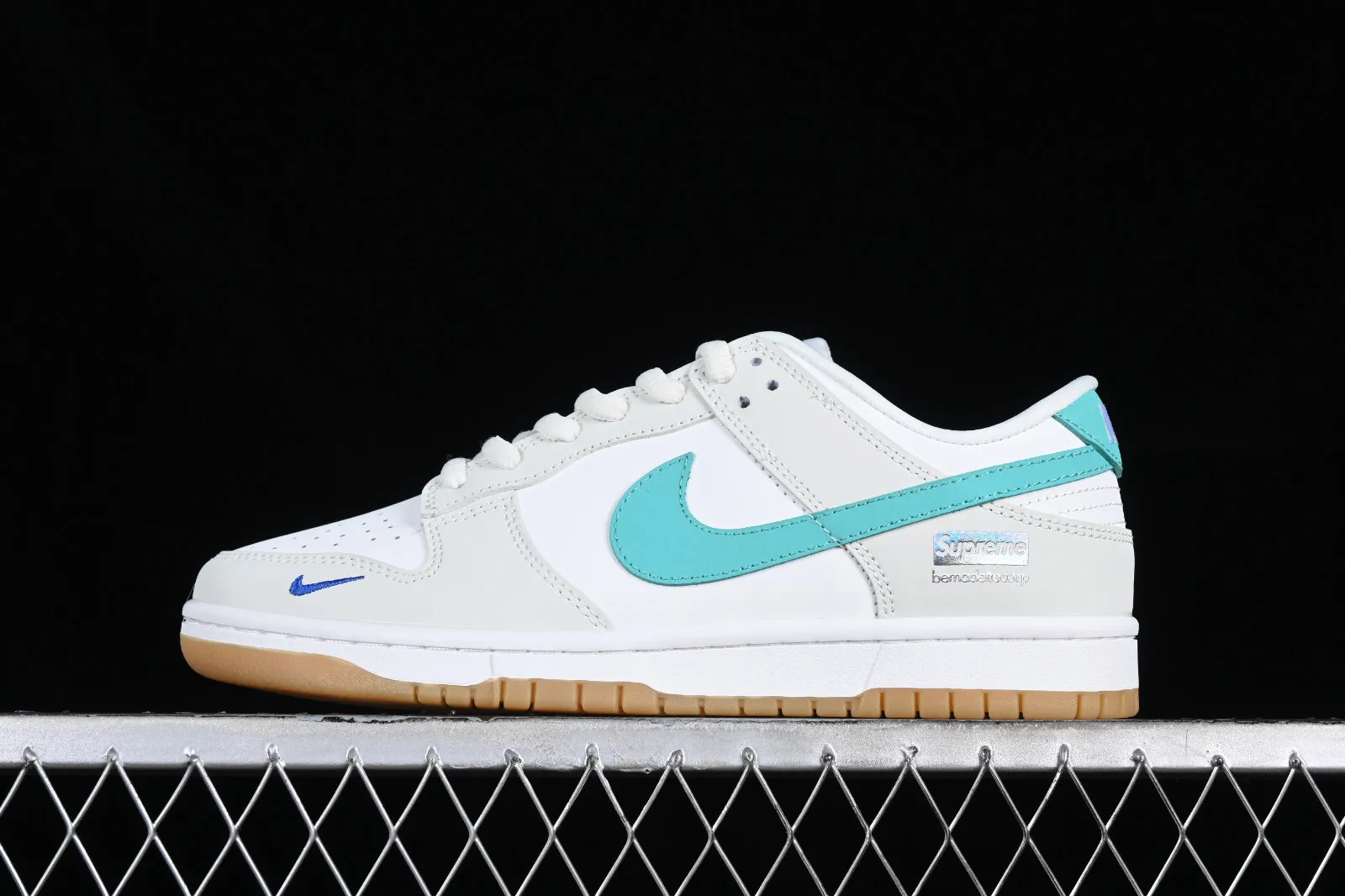 Supreme x Nike SB Dunk Low White Light Green Gum DD1391-118