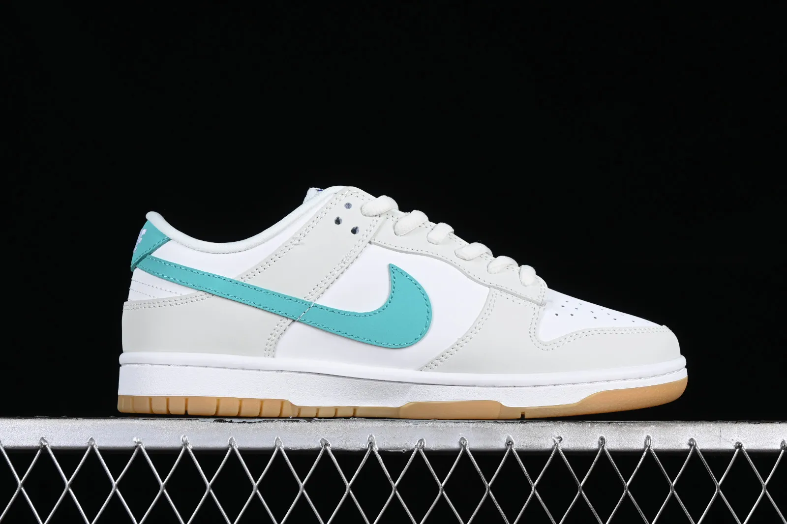 Supreme x Nike SB Dunk Low White Light Green Gum DD1391-118