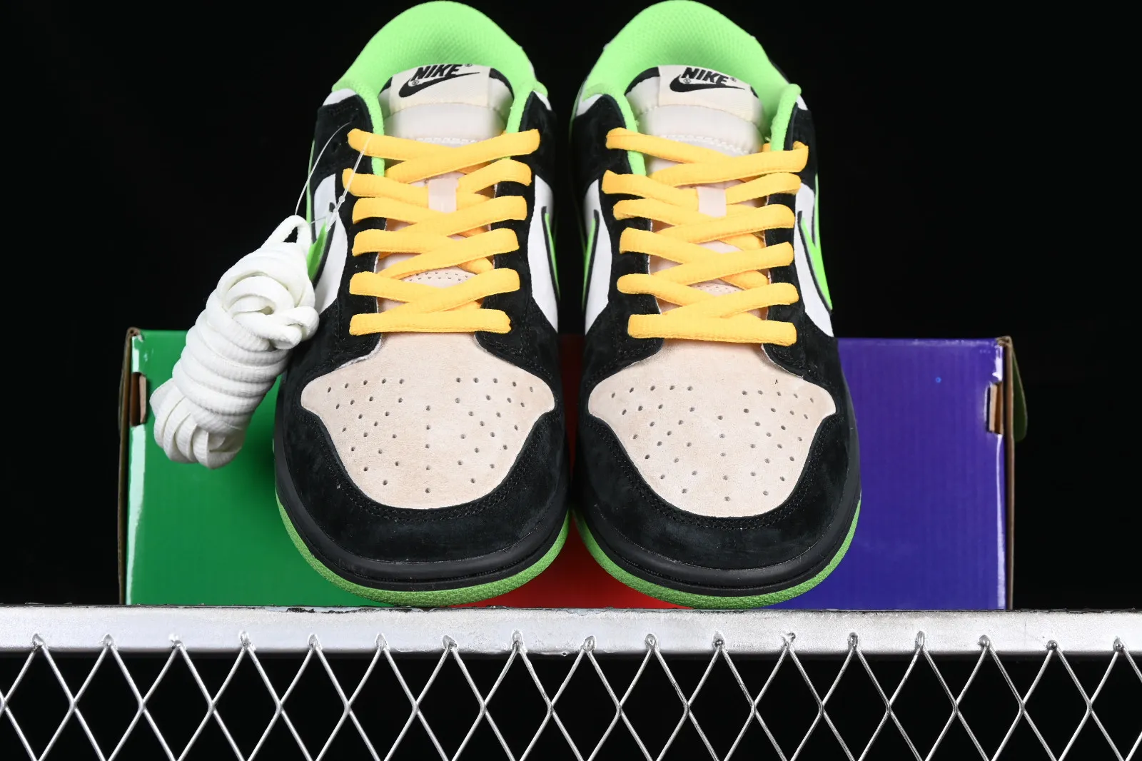 The Powerpuff Girls x Nike SB Dunk Low Green Yellow Black White GP5532-063