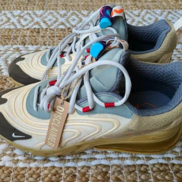 Travis scott x nike air max 270 react 