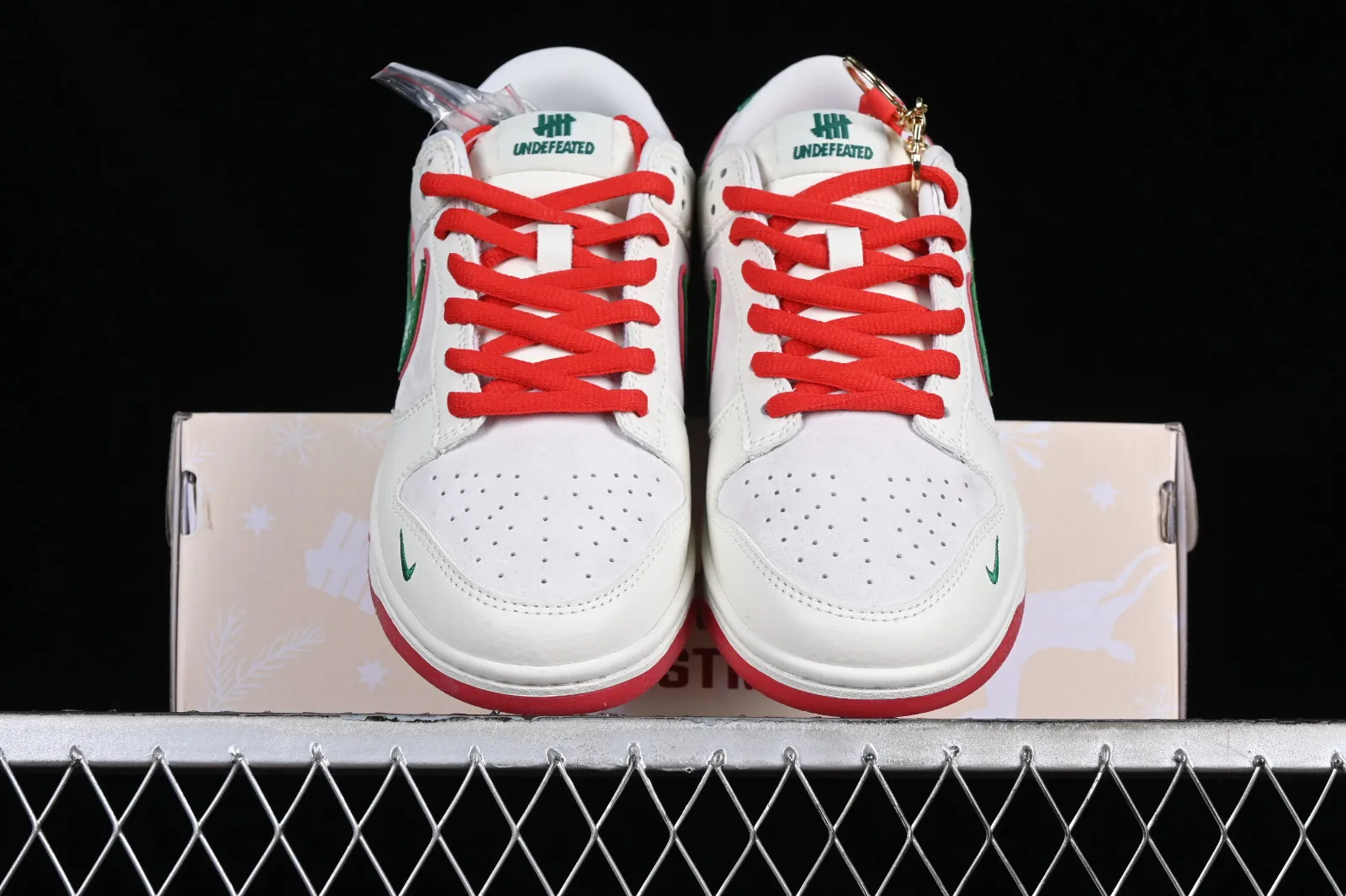 Undefeated x Nike SB Dunk Low Merry Christmas Red Green XB5181-318